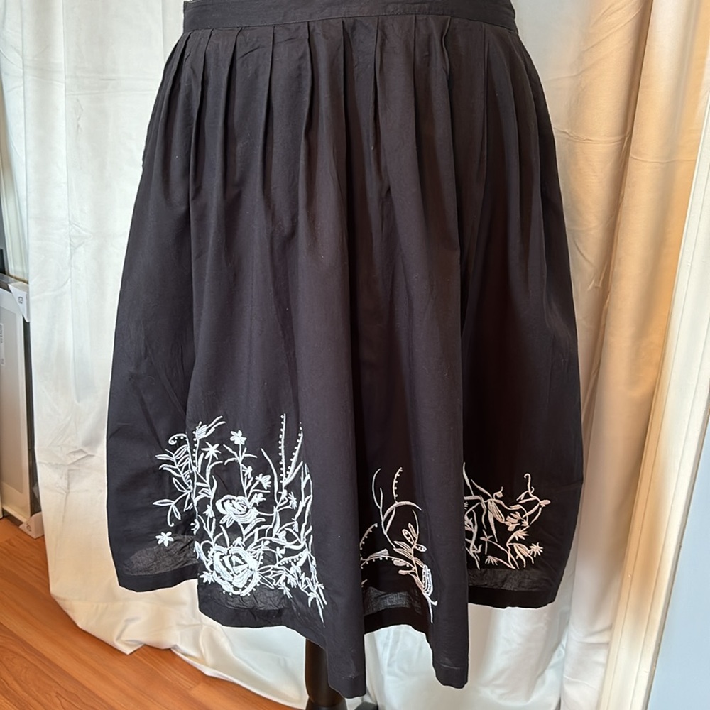 CLOSET CLEANOUT SALE! Gorgeous Skirt with Embroidered Decor - Picture 3 of 6